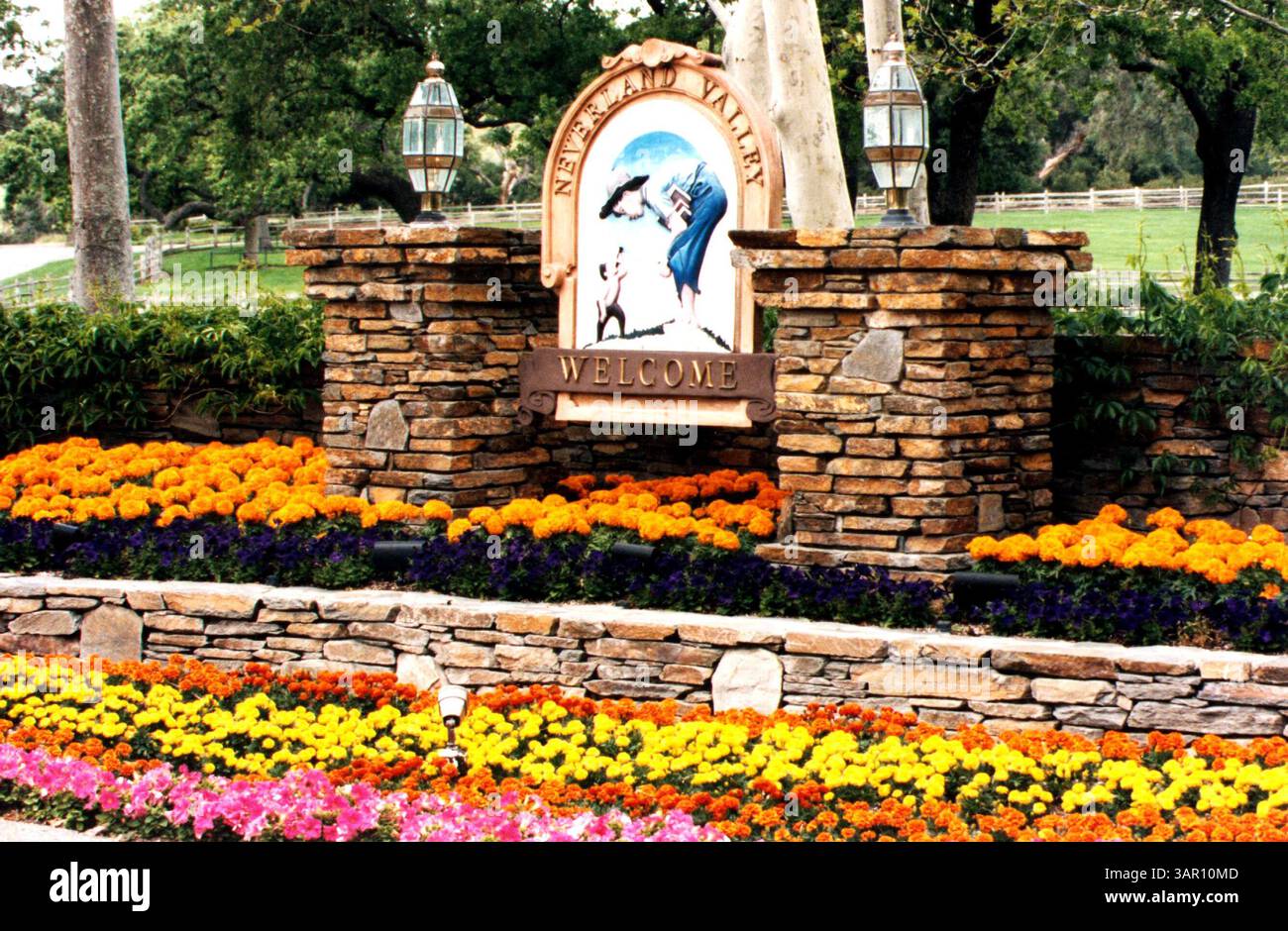 1ER JANVIER 2011 - RANCH DE NEVERLAND VALLEY. LE SOMMET MONDIAL DES ENFANTS POUR LE 50E ANNIVERSAIRE DES NATIONS UNIES A ÉTÉ ACCUEILLI PAR MICHAEL JACKSON ET SON ÉPOUSE LISA MARIE PRESLEY AU RANCH.1995.K1292LR.Â©LISA ROSE/ MICHAELJACKSONRETRO(IMAGE CRÉDIT : © GLOBE PHOTOS/ZUMAPRESS.COM) Banque D'Images