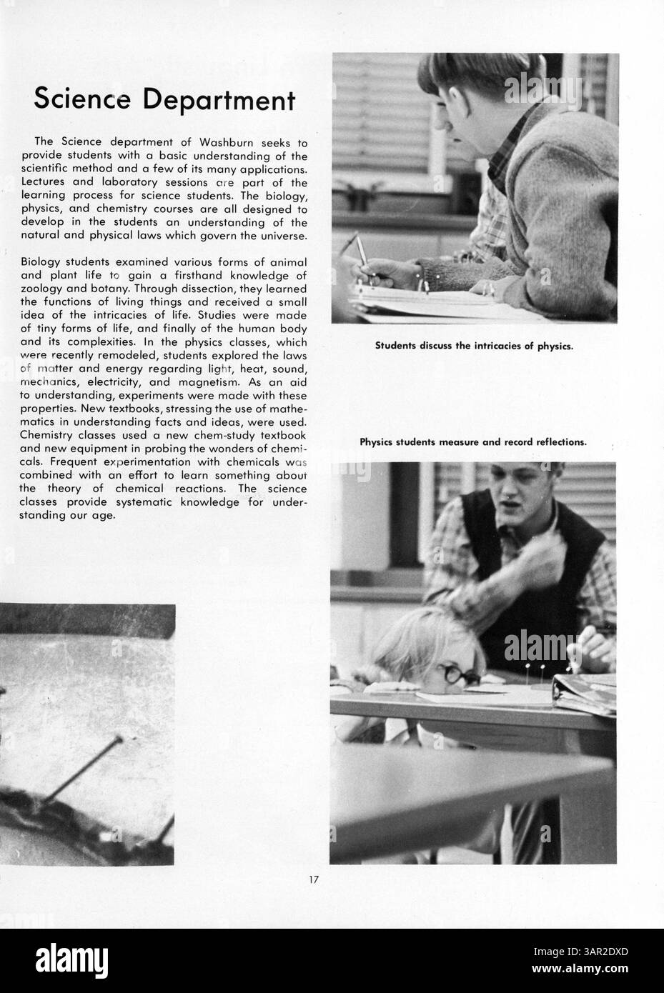 L'annuaire 'Wahian' 1966 de Washburn High School présente l'année scolaire 1965-1966 en mettant l'accent sur les activités des élèves, l'athlétisme et les événements notables, tout en soulignant l'histoire afro-américaine et son influence sur la communauté scolaire. Banque D'Images