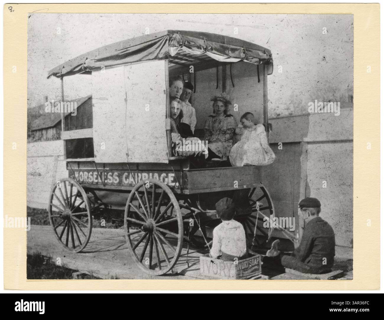 Image d'une calèche sans cheval de 1895, construite par John Higdon. Le véhicule est un wagon automoteur avec un moteur à vapeur à charbon placé sur un vieux wagon de ferme. Banque D'Images