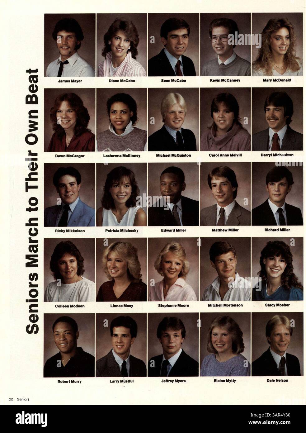 L'annuaire 1985 du lycée Roosevelt intitulé 'Sagamore '85 : Celebrate the moment' présente des étudiants, des enseignants, des athlètes, des clubs et des événements importants qui ont eu lieu au cours de l'année scolaire 1984-1985/09. Banque D'Images