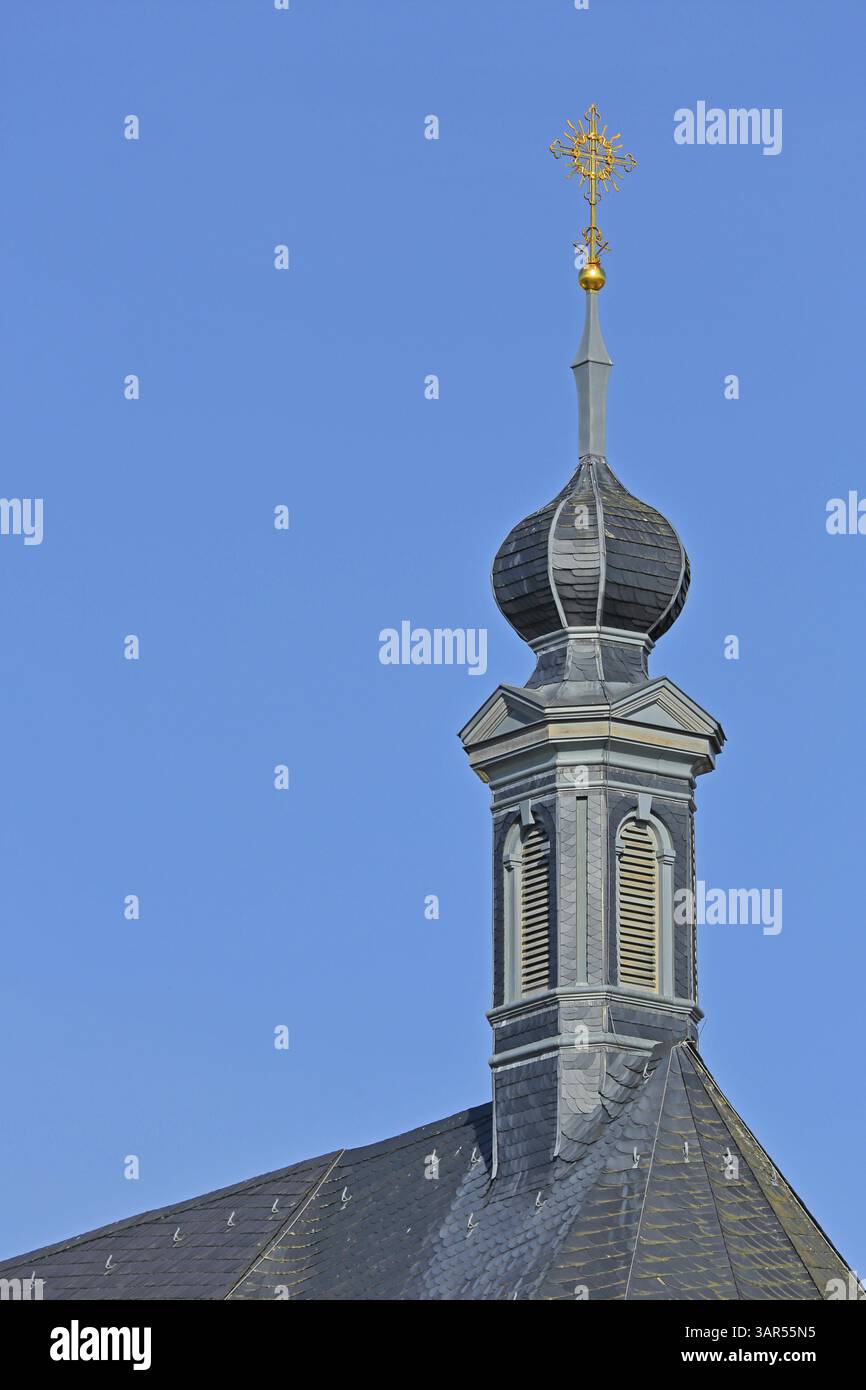 Flèche de l'église baroque du château construite en 1773 avec girouette dorée, tourelle, tourelle faîtière, toit en ardoise, château, Blieskastel, Bliesgau, Sarre, Banque D'Images