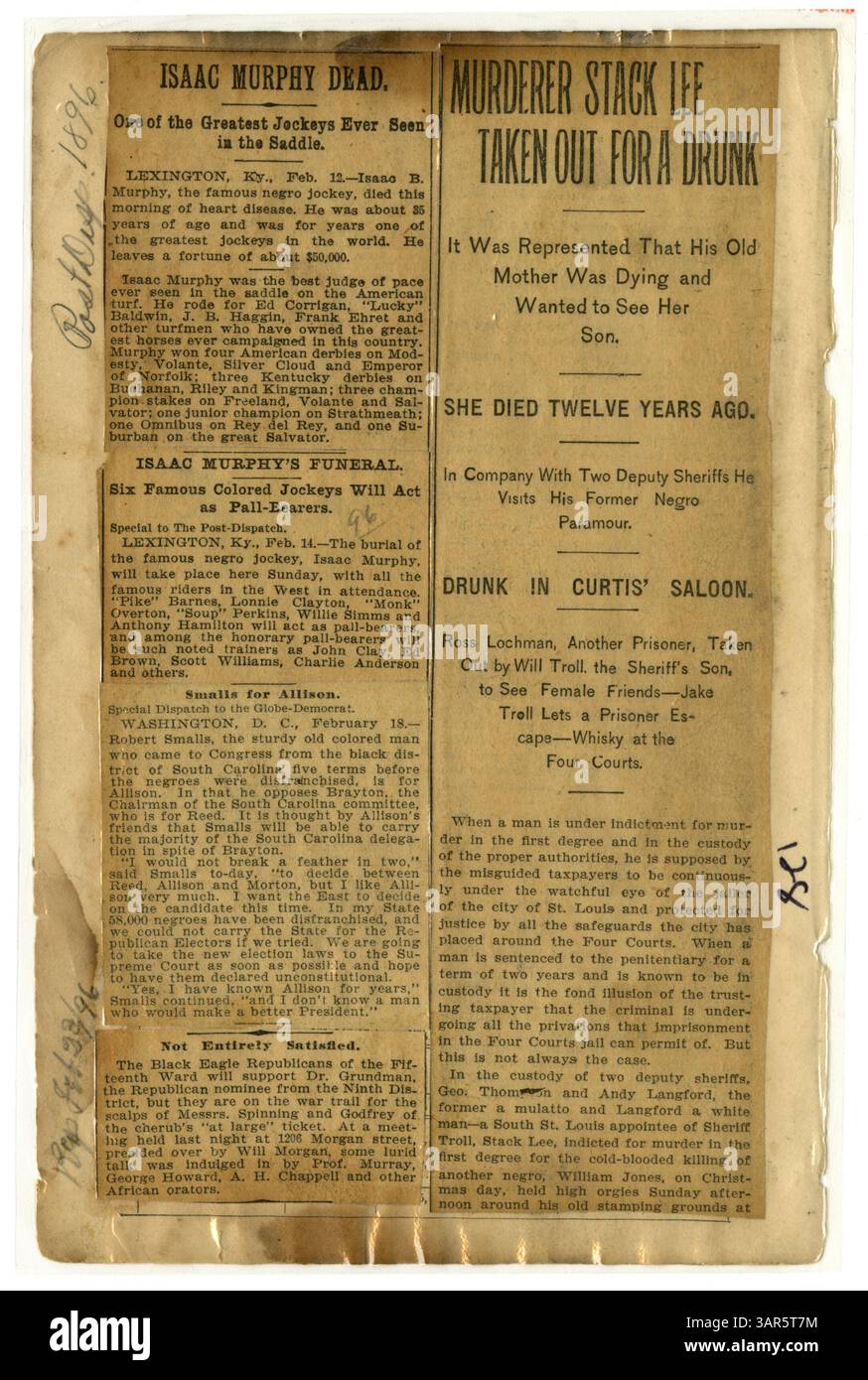 Ce scrapbook, organisé par Charles Turner, contient un large éventail de documents tels que des coupures de journaux, des rubans politiques et des invitations, mettant l'accent sur la vie communautaire afro-américaine et l'histoire politique à Louis. Banque D'Images