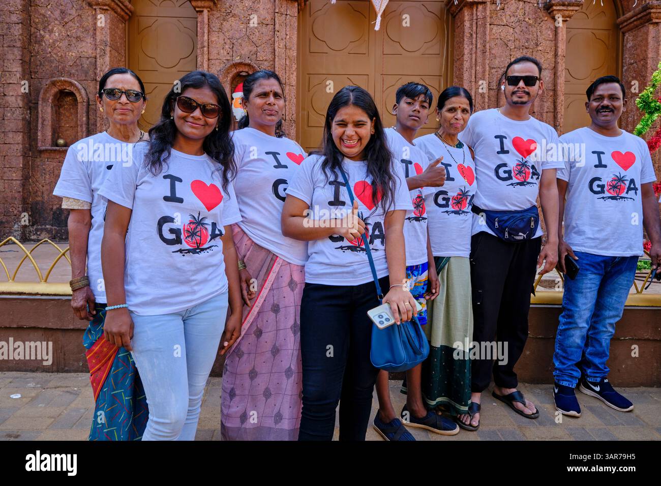 Inde, Goa, Calangute, groupe de touristes indiens Banque D'Images