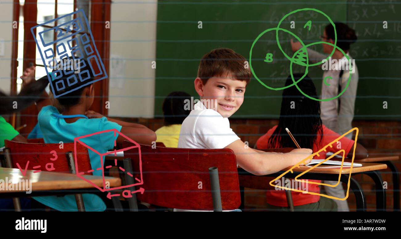 Image des icônes de l'école au-dessus d'un écolier caucasien souriant dans la classe avec l'enseignant et les camarades de classe Banque D'Images
