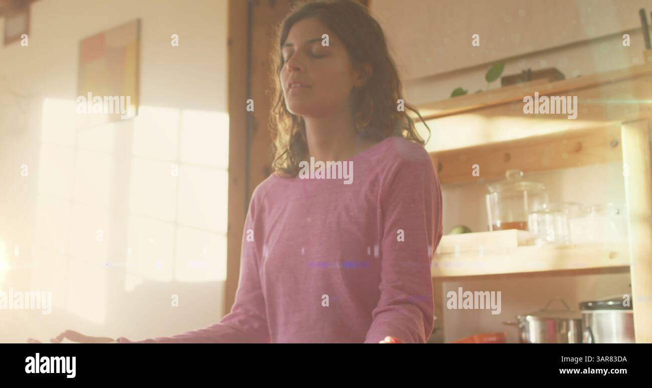 Image de taches lumineuses sur une femme caucasienne pratiquant le yoga et méditant Banque D'Images