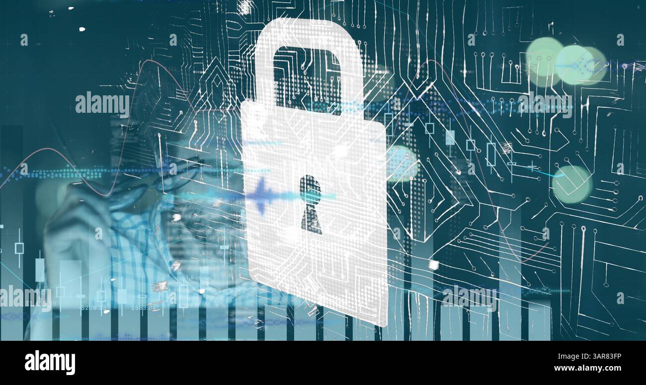 Image du traitement des données et homme d'affaires caucasien sur cadenas Banque D'Images