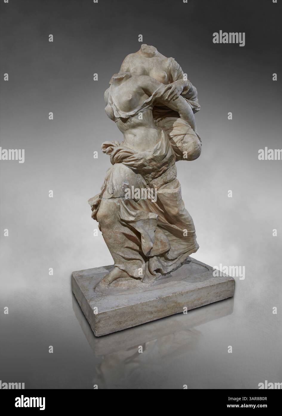 Groupe de statues grecques représentant des filles jouant à un jeu d'éphédrismos, IVe siècle av. J.-C. Fouillé dans le musée du Capitole Horti Lamiani (jardins Lamiani) Banque D'Images