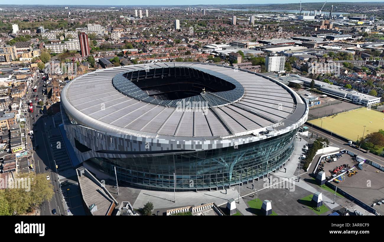 Vue aérienne du Tottenham Hotspur Stadium à Londres. Date de la photo : jeudi 17 avril 2025. Banque D'Images