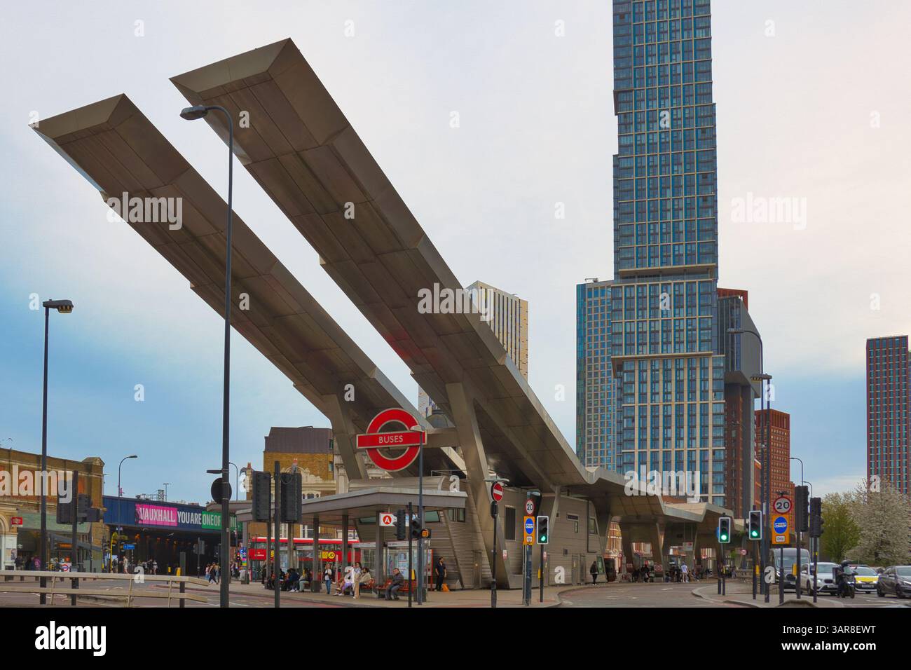 Station de bus très fréquentée de Vauxhall dans le quartier londonien de Lambeth. Il est exploité par les bus londoniens et détenu par transport for London Banque D'Images