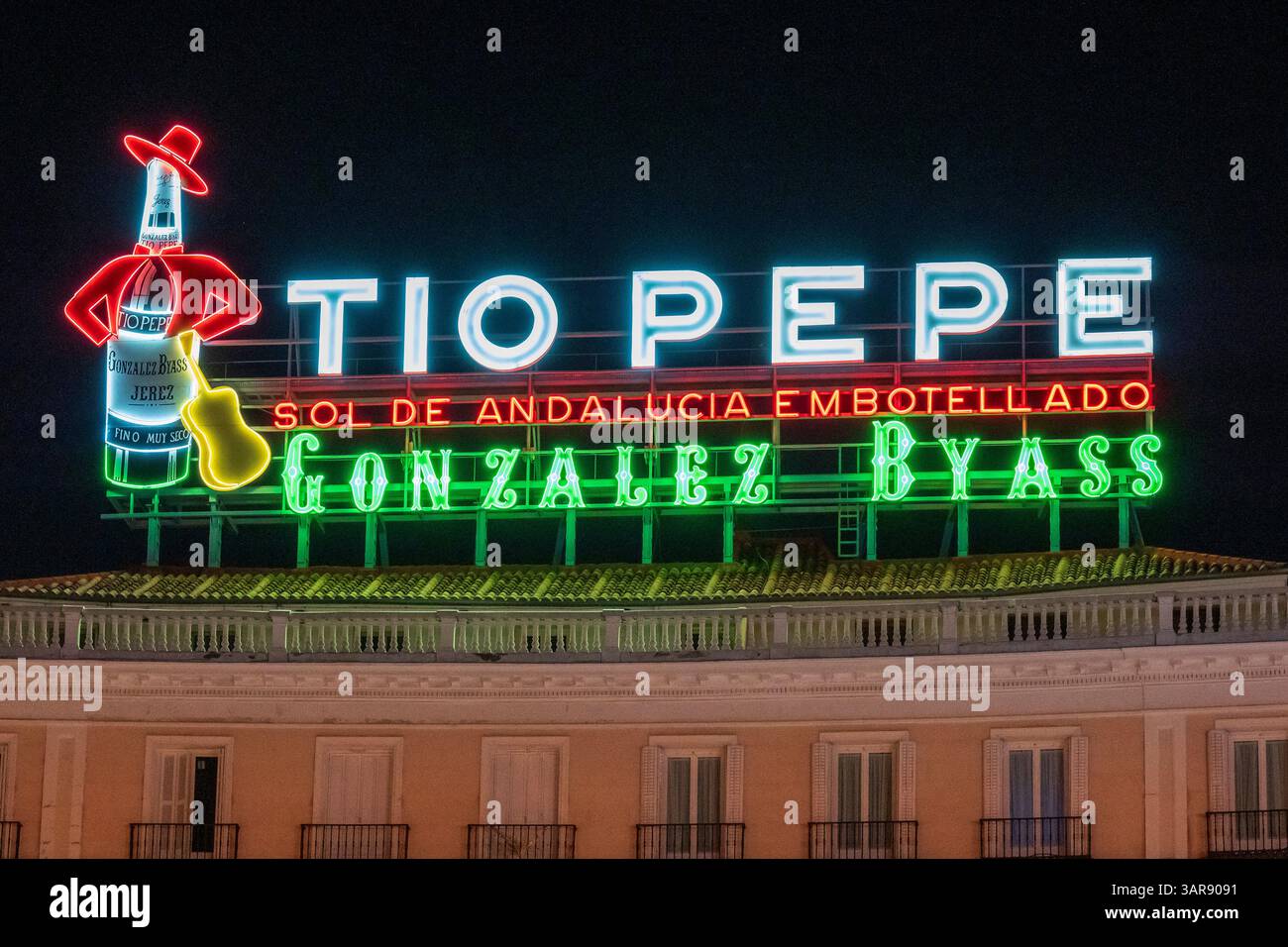 Publicité au néon pour le sherry Tio Pepe dans le centre de Madrid. TiO Pepe est issu de la société Gonzalez Byass, basée à Jerez. Banque D'Images
