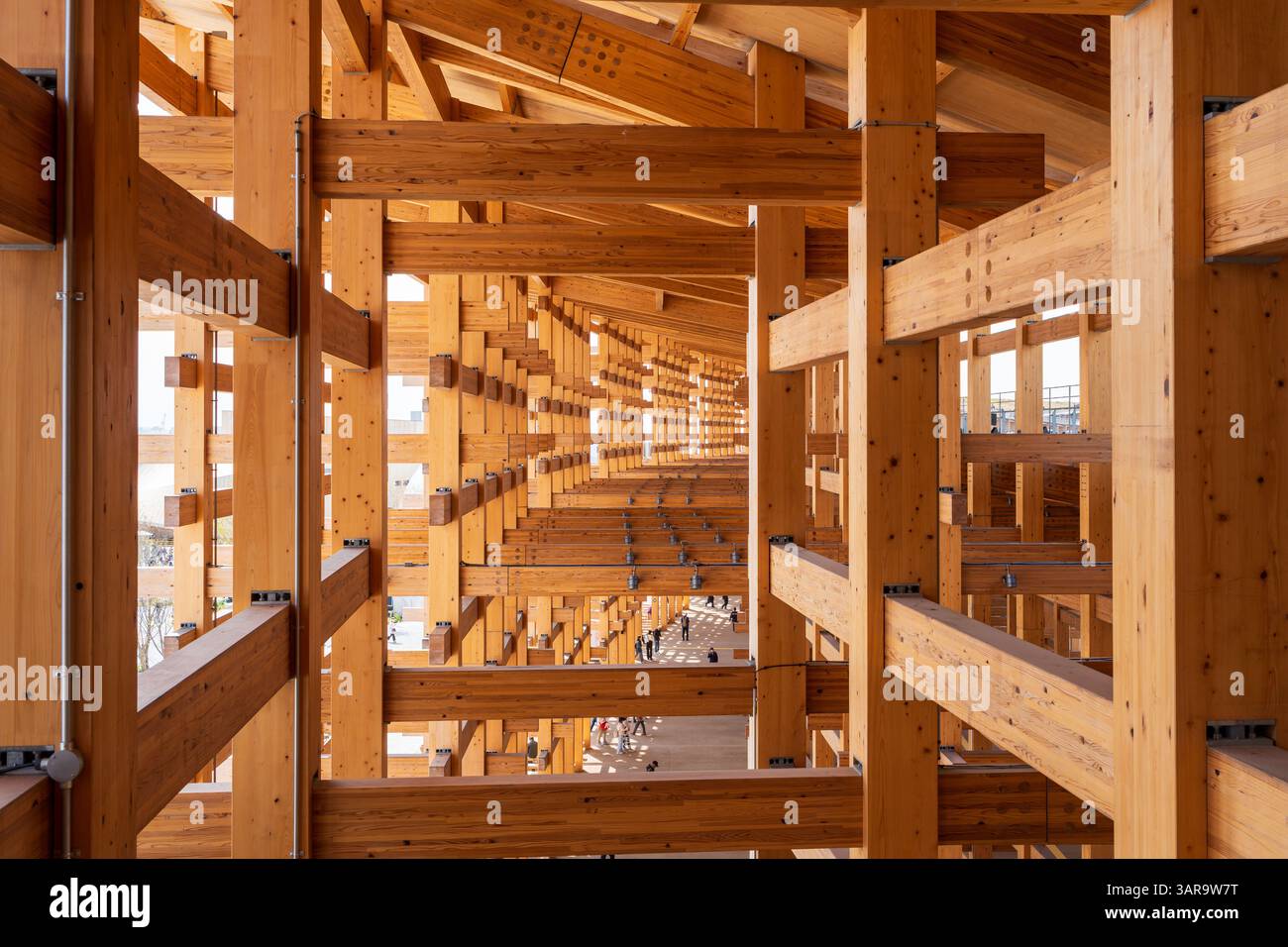 Osaka, Japon - 16 avril 2025 : la structure du Grand Ring (Oyane Ring), un point de repère principal sur le site de l'Expo Osaka-Kansai 2025. Banque D'Images