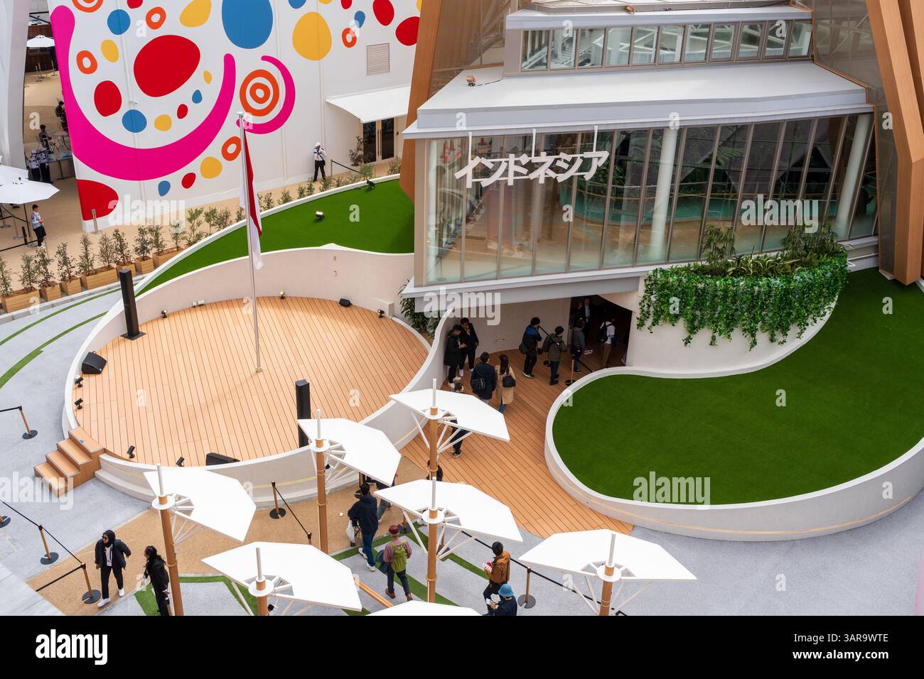 Osaka, Japon - 16 avril 2025 : Pavillon Indonésie en forme de bateau à l'Expo 2025 Osaka Kansai, symbole de croissance et de durabilité. Banque D'Images