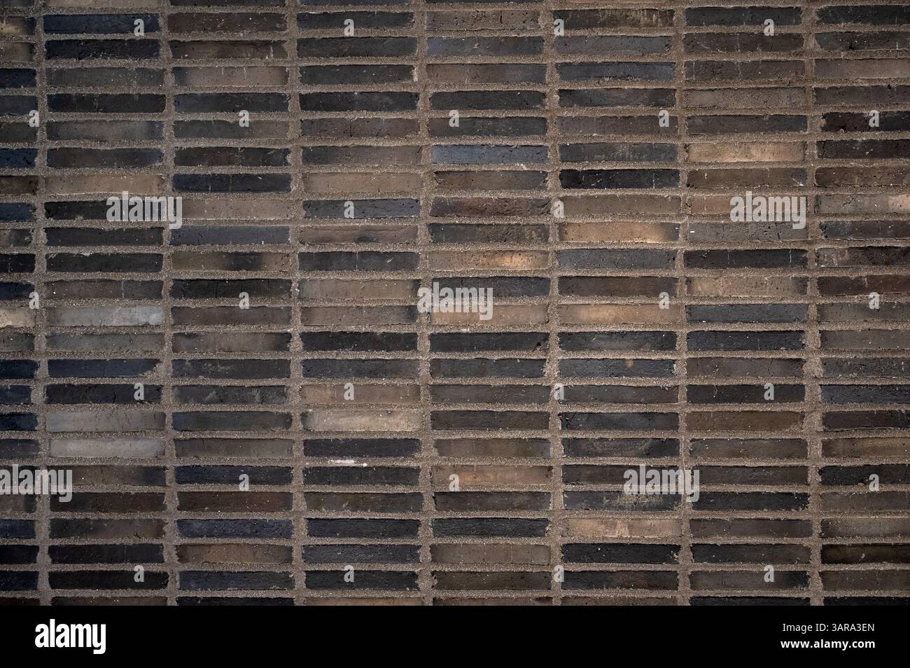 Mur de briques brun foncé créant une belle texture de fond, parfait pour les projets de conception Banque D'Images