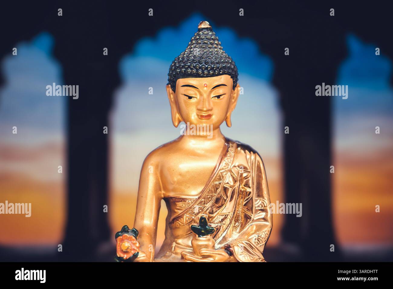 Fête du Bouddha Jayanti du Vesak de la Statue d'or bouddhiste Siddhartha Gautama Banque D'Images