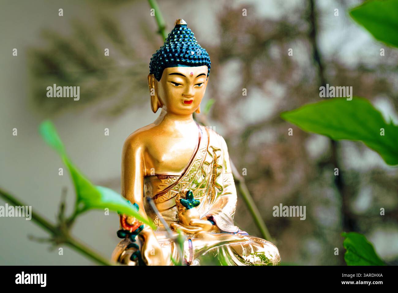 Fête du Bouddha Jayanti du Vesak de la Statue d'or bouddhiste Siddhartha Gautama Banque D'Images