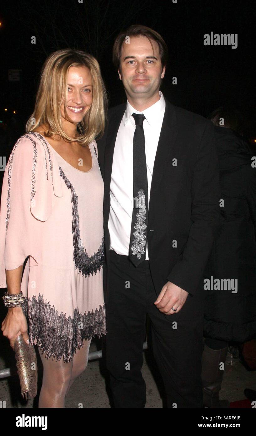 21 janvier 2010 - New York, New York, États-Unis - le réalisateur TOM VAUGHAN et SON INVITÉ assistent à la projection New-yorkaise de 'mesures extraordinaires' qui s'est tenue au SVA Theater. (Crédit image : © Nancy Kaszerman/ZUMA Press) Banque D'Images