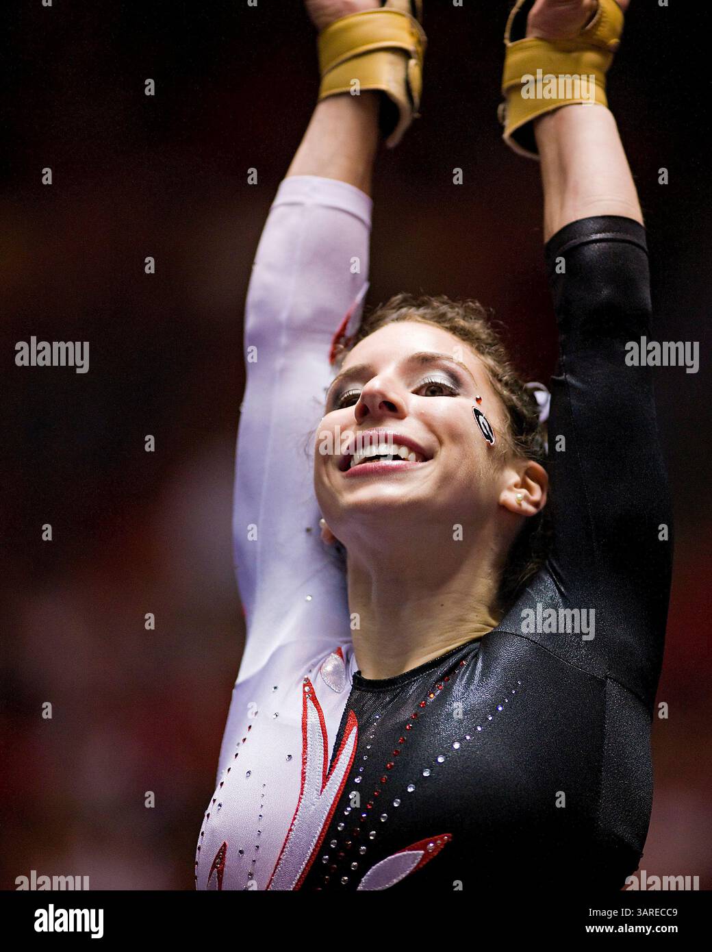 NCAA Div I Athletics : Utah Gymnastics vs Georgia, 22 janvier 2010. Le gymnaste Noel Couch de l'Université de Géorgie se produit sur le sol lors d'une rencontre de gymnastique de la NCAA entre les Red Rocks de l'Université de l'Utah et les chiens de gymnastique de l'Université de Géorgie au Jon M. Huntsman Center à Salt Lake City, Utah. L'Utah a gagné la rencontre avec un score de 196,550 - 196.500.(image crédit : © Russ Isabella/Cal Sport Media/ZUMApress.com) Banque D'Images