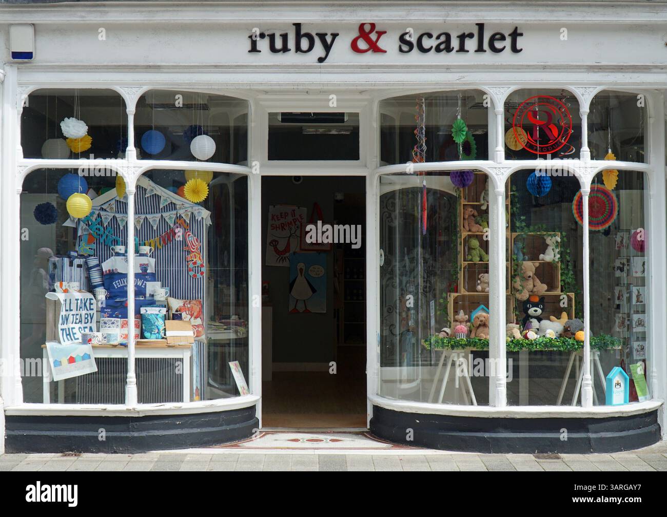 Ruby et Scarlet boutique de cadeaux traditionnel magasin avant. Banque D'Images