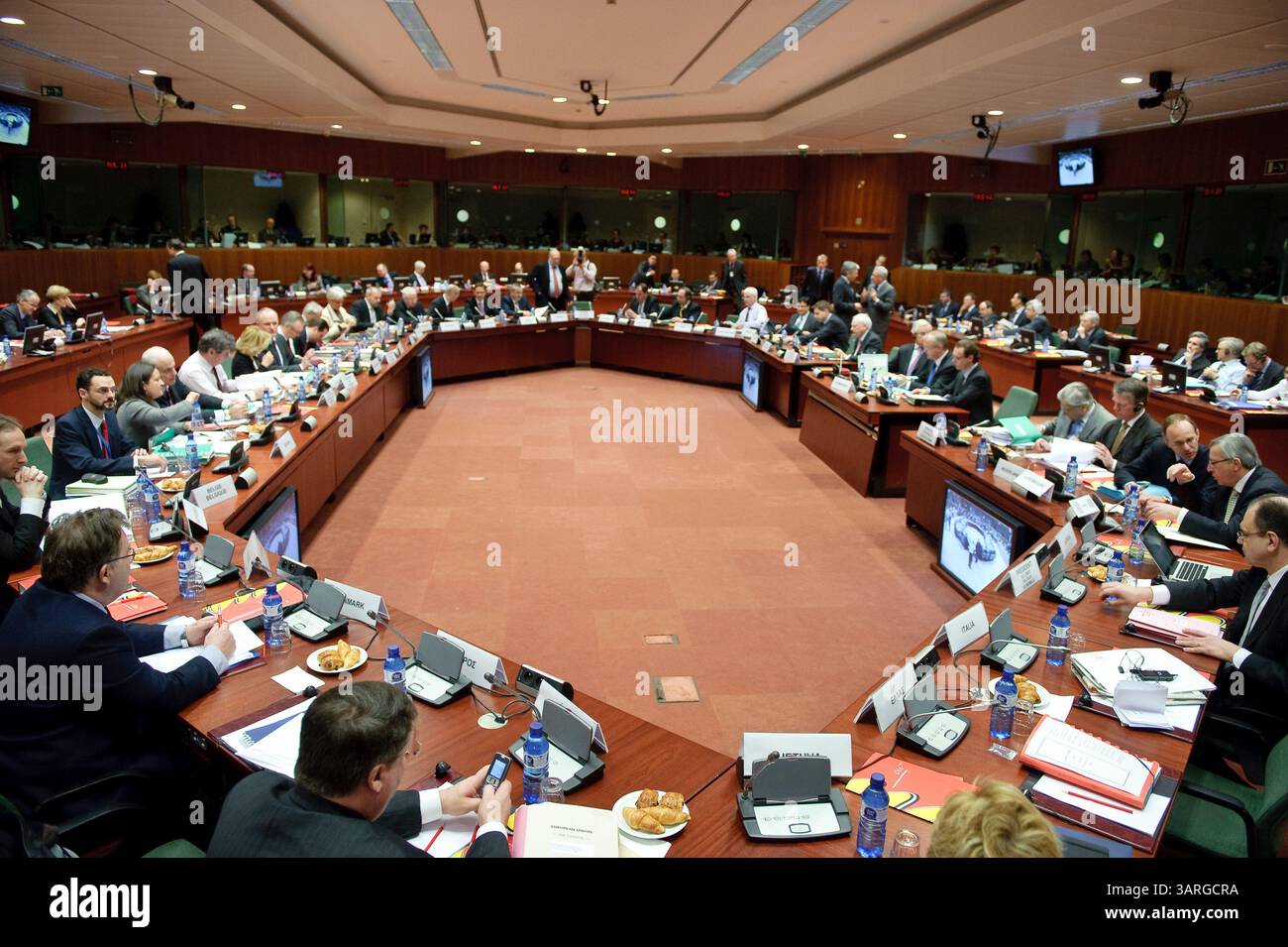 16 février 2010 - Bruxelles, BXL, Belgique - vue d'ensemble de la salle de réunion du conseil au début d'un conseil des ministres européens des Finances, réunion Ecofin à Bruxelles, Belgique le 2010-02-16 Â© by Wiktor Dabkowski (Credit image : © Wiktor Dabkowski/ZUMApress.com) Banque D'Images