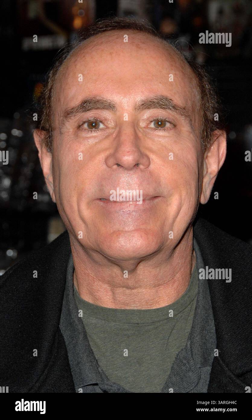 23 janvier 2010 - Hollywood, Californie, États-Unis - soirée Autograph pour la nouvelle édition révisée de ''future Noir : The Making of Blade Runner'' avec l'auteur Paul Sammon et l'actrice Sean Young à Dark Delicacies à Burbank, CA 01-2010 2010........ PAUL SAMMON. K64020SK(crédit image : © Scott Kirkland/Globe photos/ZUMApress.com) Banque D'Images