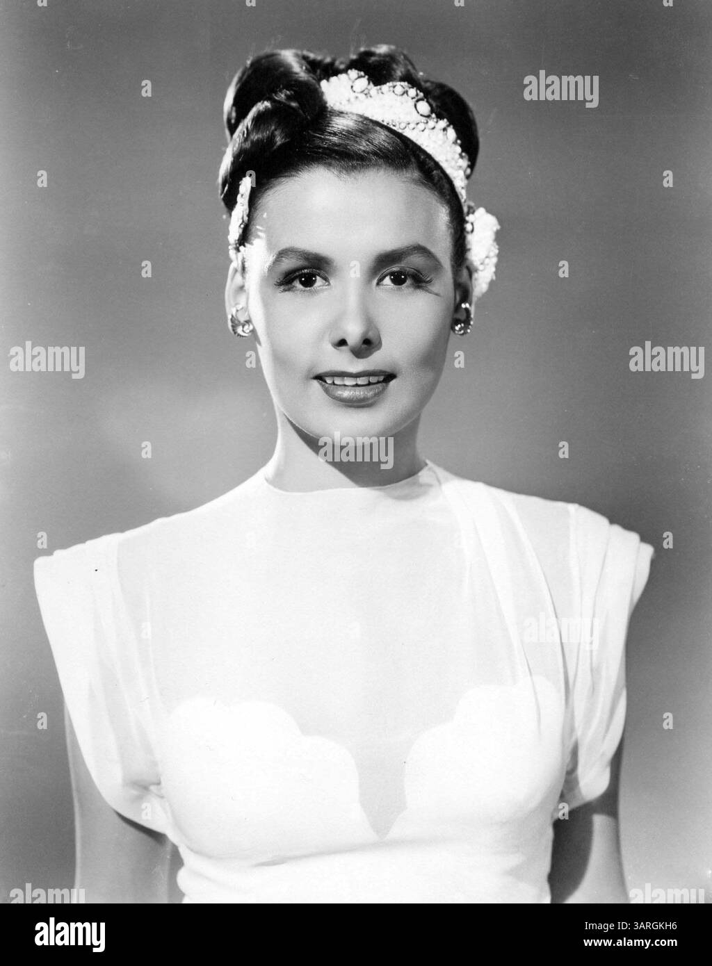 LENA HORNE (30 juin 1917 - 9 mai 2010) était une chanteuse, actrice et militante des droits civiques révolutionnaire. En 1942, elle devient la première interprète afro-américaine à être mise sous contrat par un grand studio. Horne est décédé le dimanche 9 mai au New York-Presbyterian/Weill Cornell Medical Center à New York. Elle avait 92 ans. PHOTO : Hollywood, Californie, États-Unis - LENA HORNE dans une publicité du film de 1946 'Till the Clouds Roll By' (date exacte inconnue). (Crédit image : © Metro Goldwyn Mayer/ZUMA Press) Banque D'Images