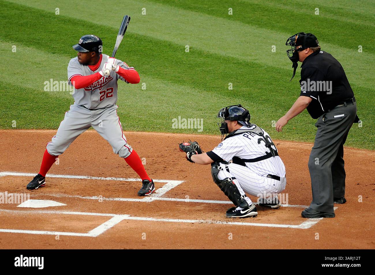 15 mai 2010 : Washington quitte Willie Harris, batteur lors d'une double tête contre les Rockies du Colorado à Coors Field, Denver, Colorado. Les Rocheuses battent les nationaux 4-3.(image crédit : © Larry Clouse/Cal Sport Media/ZUMApress.com) Banque D'Images