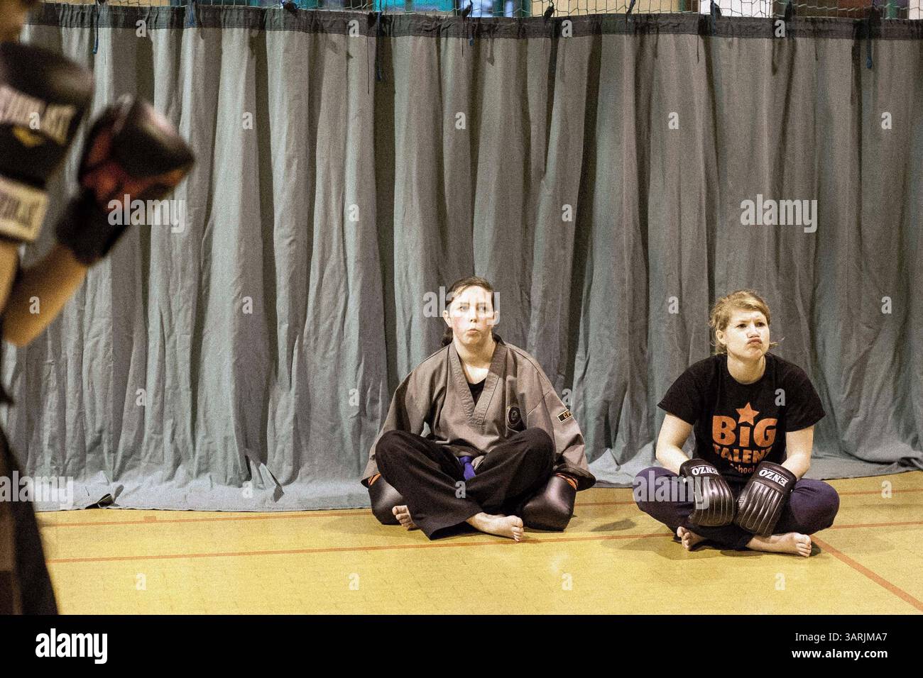 21 janvier 2013 - Cardiff, pays de Galles du Sud, Royaume-Uni - à l'intérieur du Nam-Pai-Chuan Kung Fu Club, les étudiants ont fait deux visages. (Crédit image : © Jiwei Han/ZUMAPRESS.com) Banque D'Images