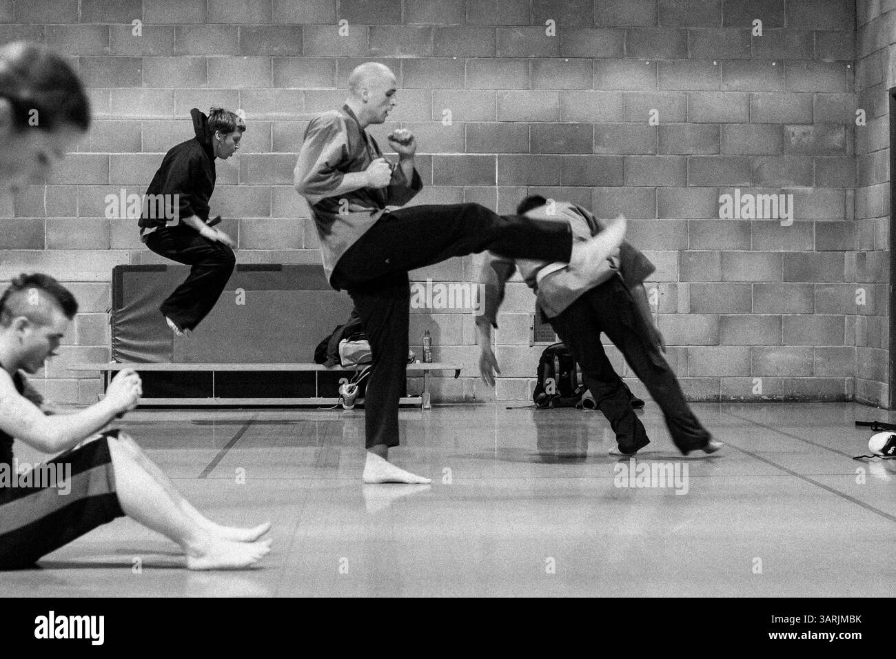 14 février 2013 - Cardiff, pays de Galles du Sud, Royaume-Uni - à l'intérieur du Nam-Pai-Chuan Kung Fu Club. Les élèves et Sifu font différents exercices physiques individuellement. (Crédit image : © Jiwei Han/ZUMAPRESS.com) Banque D'Images