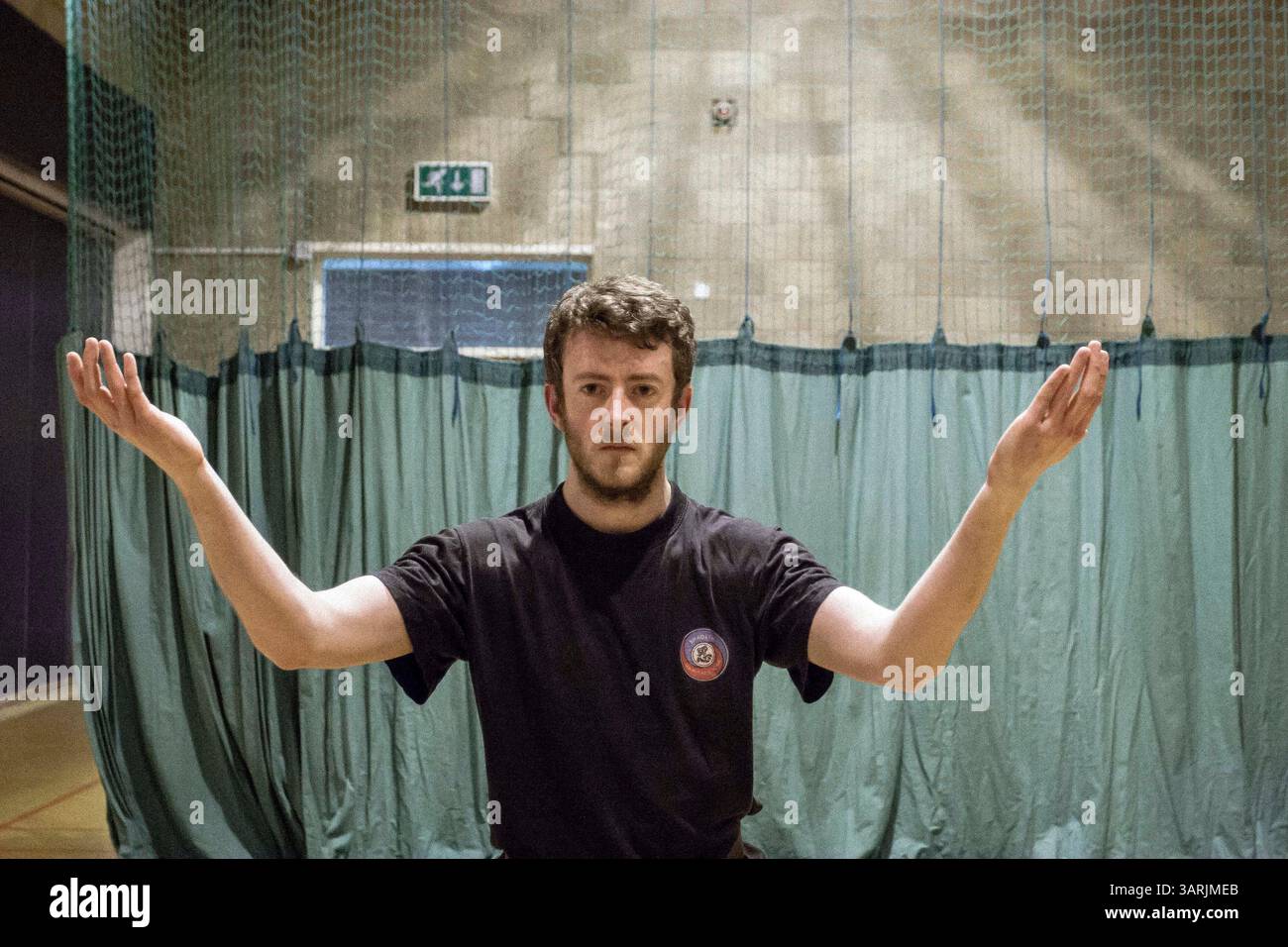 08 avril 2013 - Cardiff, pays de Galles du Sud, Royaume-Uni - à l'intérieur du Nam-Pai-Chuan Kung Fu Club, KEVIN JAMES interprète les formes chinoises de Kung Fu. Il est un étudiant senior qui a appris pendant plus de 6 ans le Nam-Pai-Chuan Kung Fu. (Crédit image : © Jiwei Han/ZUMAPRESS.com) Banque D'Images