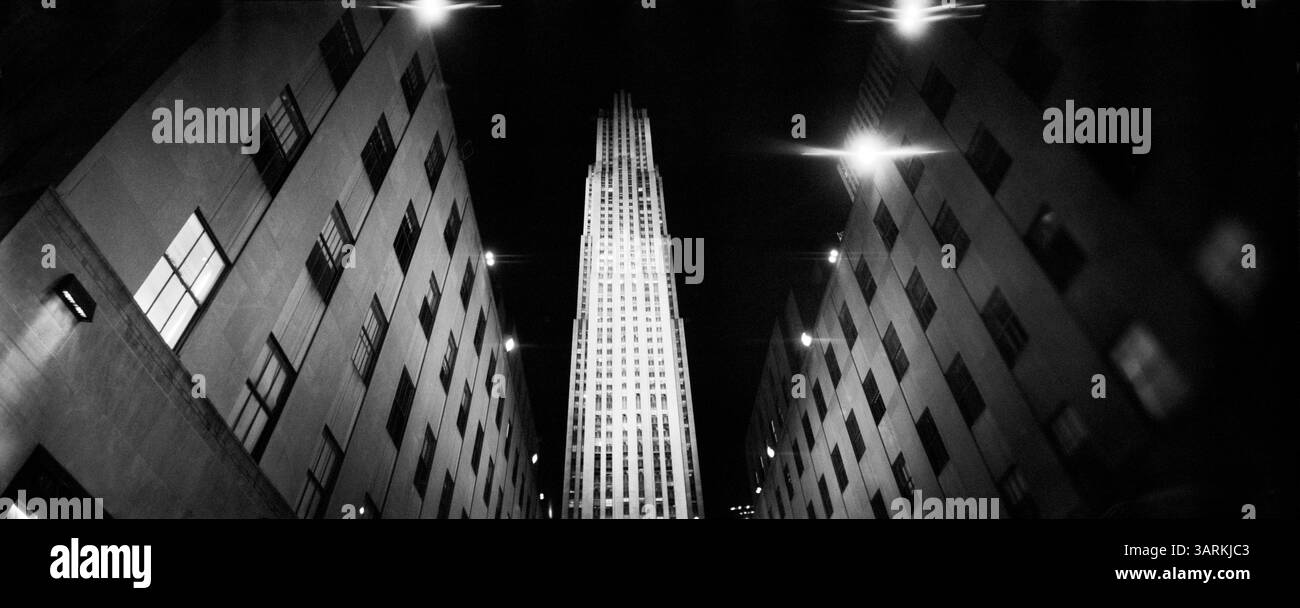 Vue en noir et blanc des gratte-ciels, Rockefeller Center, Manhattan, New York City, New York State, ÉTATS-UNIS Banque D'Images
