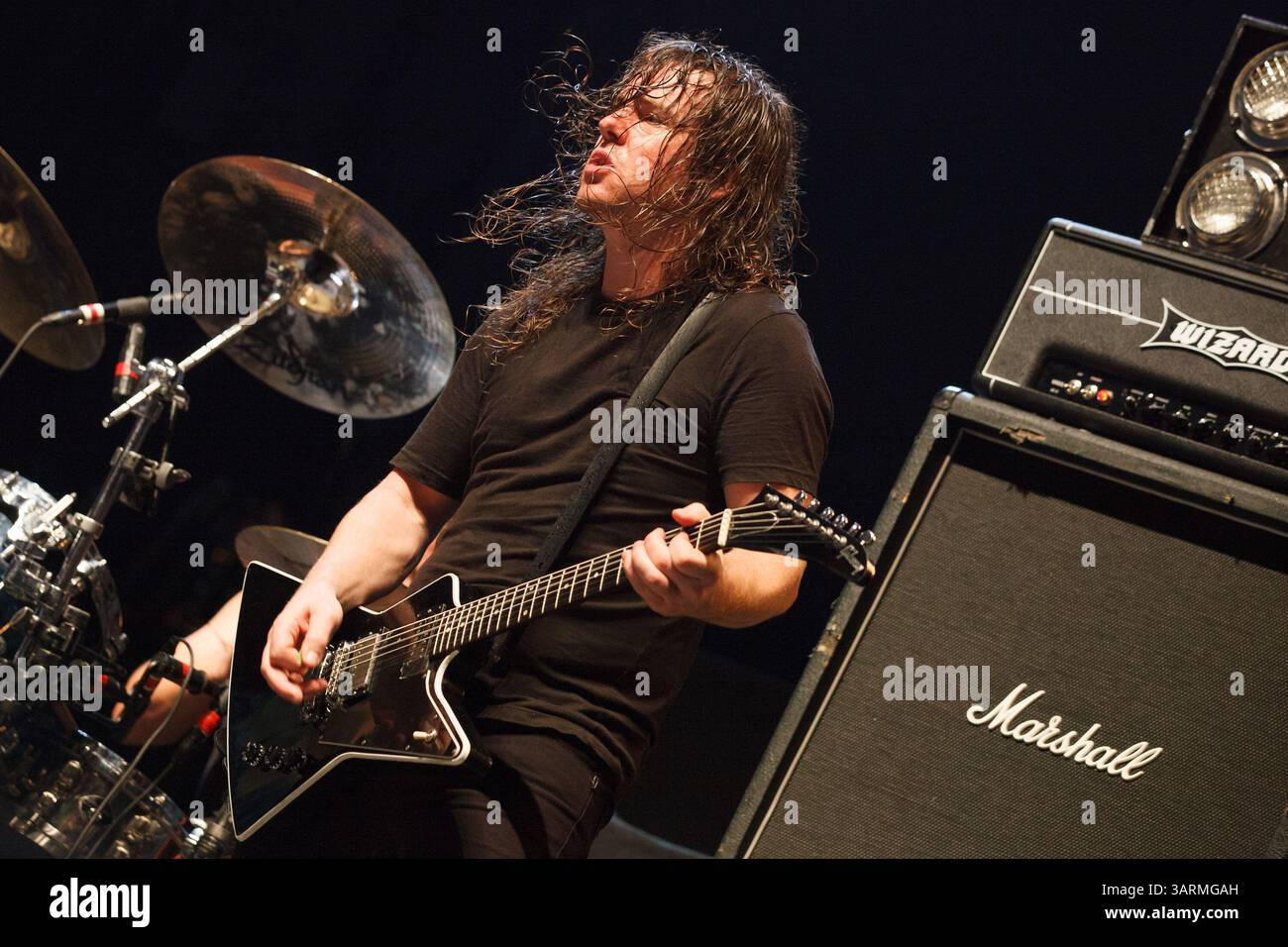 31 août 2013 - Tulsa, Oklahoma, U. S - le guitariste DAVID ROADS du groupe de hard rock australien Airbourne se produit au Tulsa Convention Center le 31 août 2013 à Tulsa, Oklahoma. (Crédit image : © Kevin Pyle/ZUMAPRESS.com) Banque D'Images
