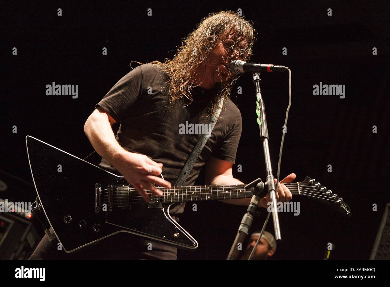 31 août 2013 - Tulsa, Oklahoma, U. S - le guitariste DAVID ROADS du groupe de hard rock australien Airbourne se produit au Tulsa Convention Center le 31 août 2013 à Tulsa, Oklahoma. (Crédit image : © Kevin Pyle/ZUMAPRESS.com) Banque D'Images