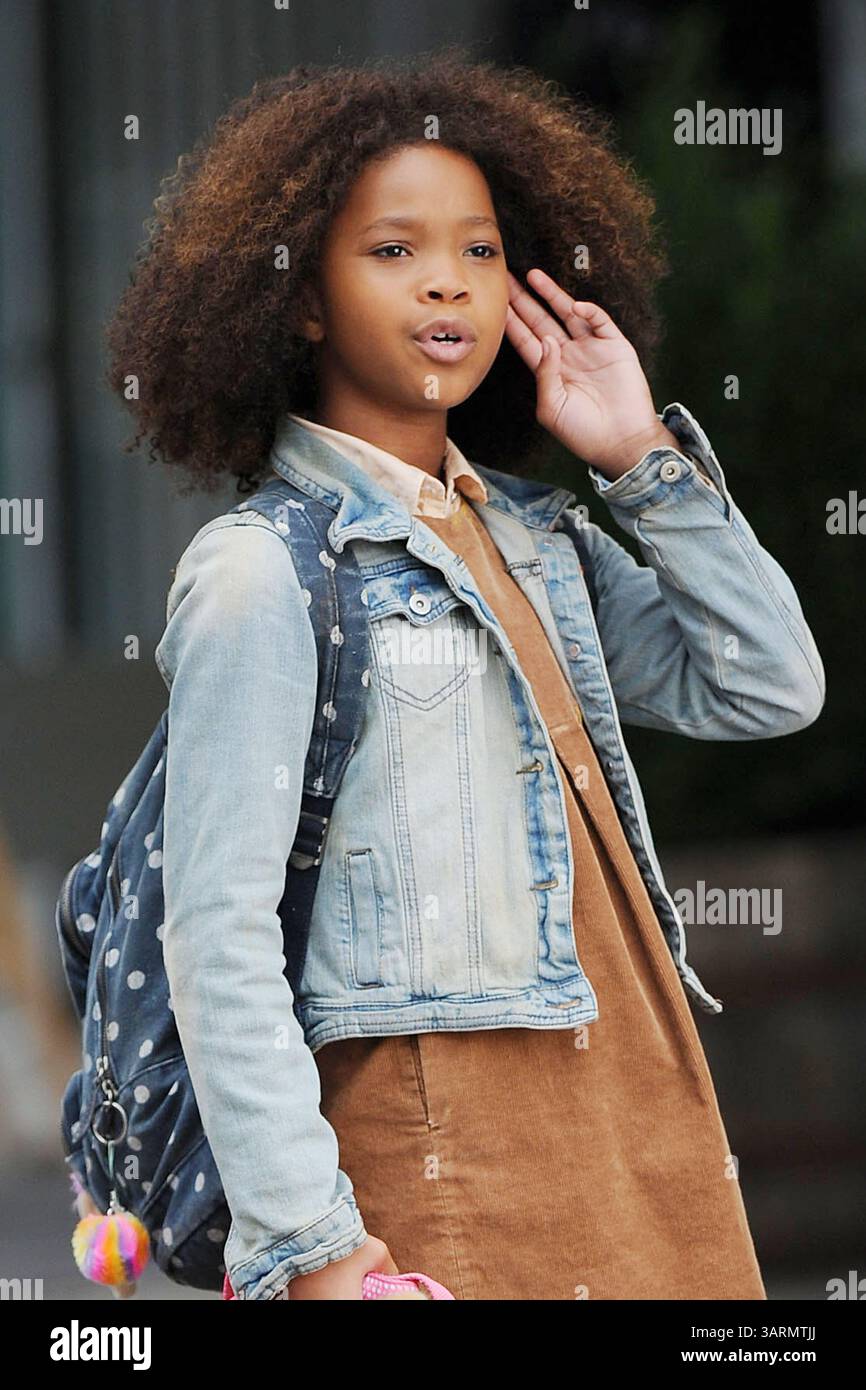 11 octobre 2013 - New York, NY, États-Unis - QuvenzhanŽ Wallis sur le tournage de 'Annie' dans Hell's Kitchen New York City le 11 octobre 2013 (crédit image : © Kristin Callahan - Ace Pictures/Ace Pictures/ZUMAPRESS.com) Banque D'Images