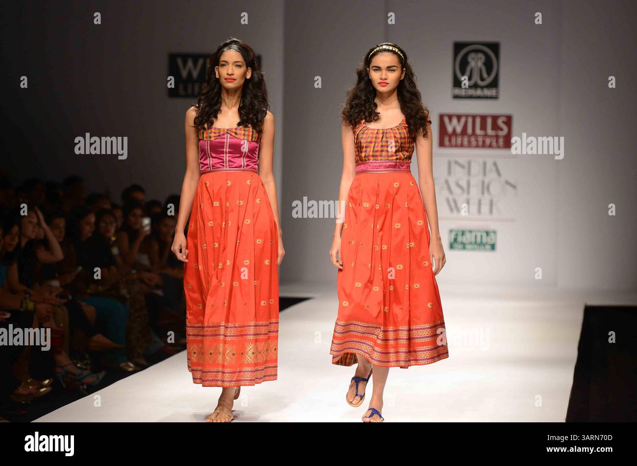 NEW DELHI, INDE – 12 OCTOBRE : les mannequins marchent sur la rampe pour le designer Rehane lors de la Wills Lifestyle India Fashion week 2013 à New Delhi. (Crédit image : © India Today/ZUMAPRESS.com) Banque D'Images