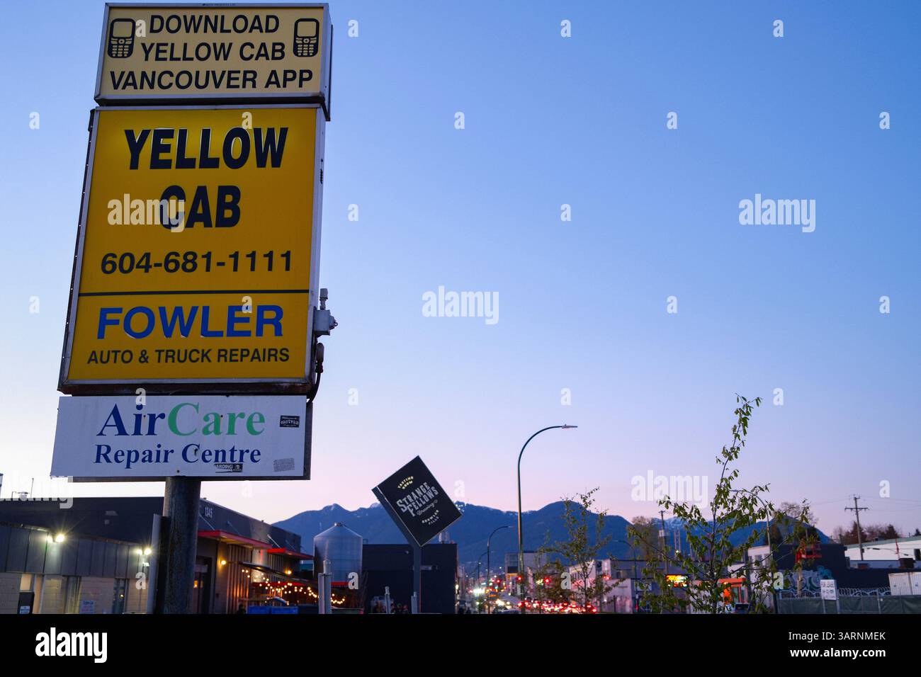 Signez pour la compagnie de taxi « Yellow Cab » à Vancouver, en Colombie-Britannique. Banque D'Images