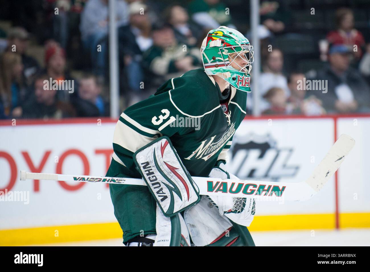 Le 4 mars 2012 - Minneapolis, Minnesota, États-Unis - Matt Hackett (31 ans), gardien du Wild du Minnesota, commence son premier match au Xcel Energy Center de Saint Paul, Minnesota, lors de l'Avalanche du Colorado au match de hockey Wild du Minnesota. Hackett a renoncé à deux buts alors que les Wild ont été éliminés. (Crédit image : © David Drufke/ZUMAPRESS.com) Banque D'Images