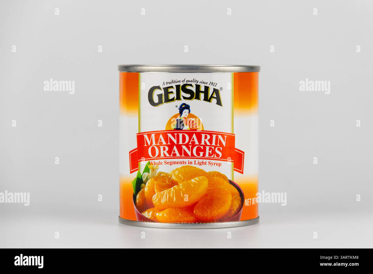 ST. PAUL, MN, États-Unis, 13 AVRIL 2025 : produit Geisha Mandarin oranges et logo de marque. Banque D'Images