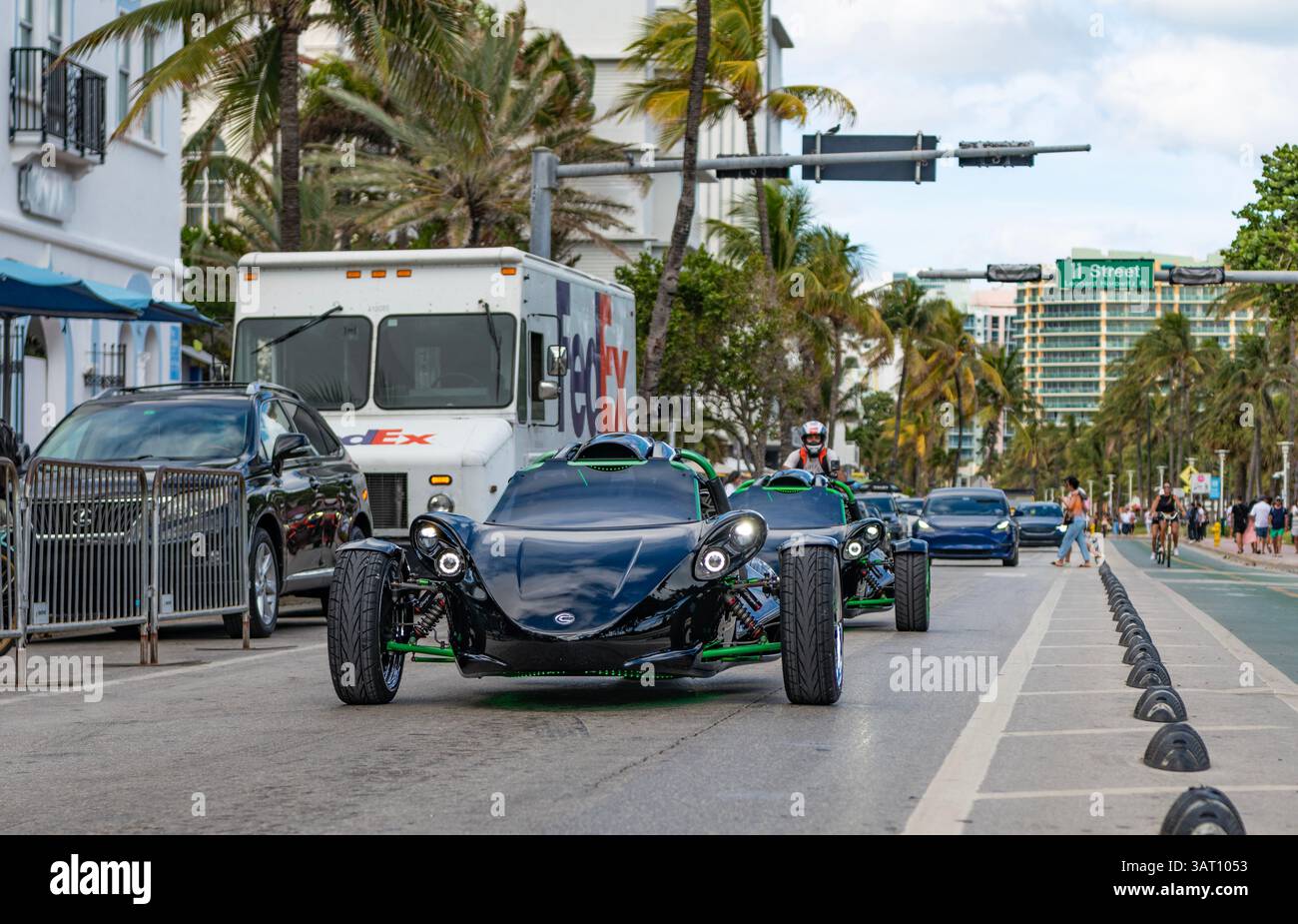 Miami, Floride, États-Unis - 08 décembre 2024 : Campagna T-Rex trike. Motocyclette de type Campagna T-Rex trike. Tricycle de Campagna T-Rex sur la route Banque D'Images