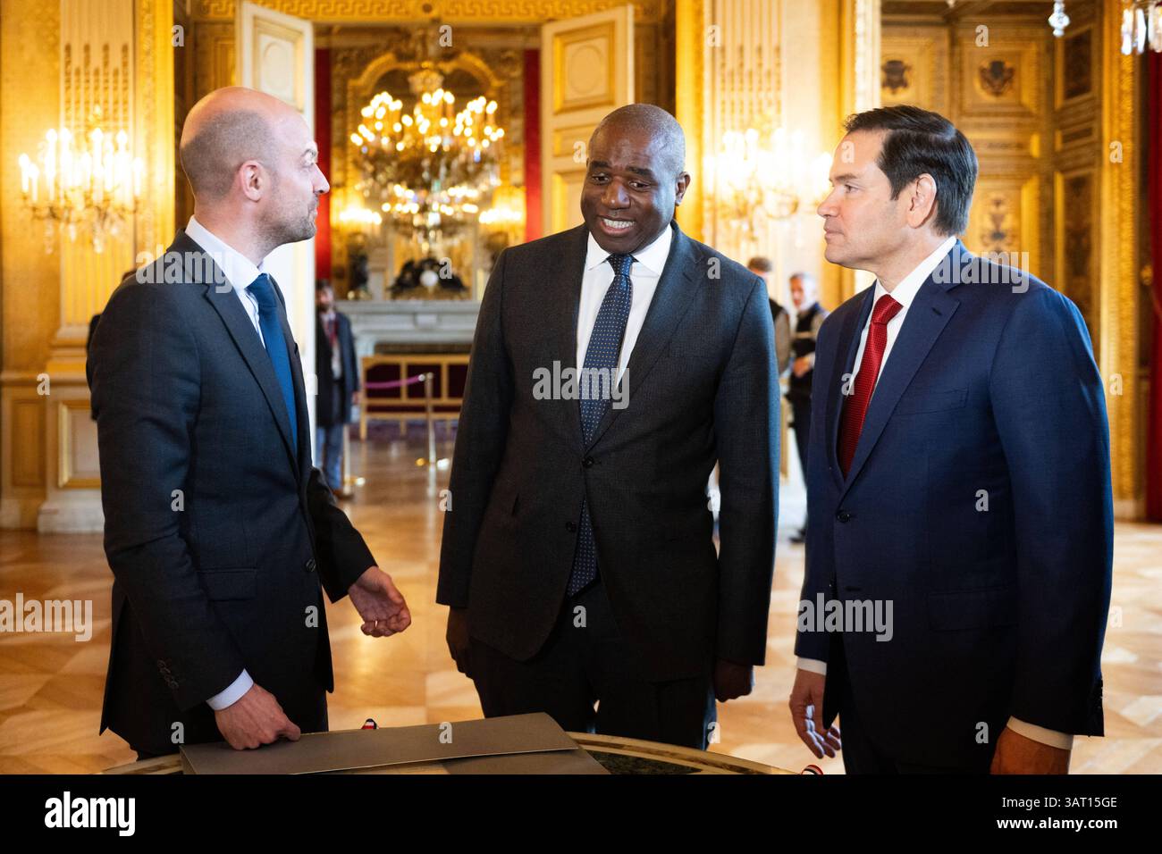Paris, France. 17 avril 2025. Jean-Noel Barrot, ministre français de l Europe et des Affaires étrangères, David Lammy, ministre britannique des Affaires étrangères, et Marco Rubio, secrétaire d Etat américain, avant une réunion bilatérale à Paris, Quai Orsay, France. 17 avril 2025. Photo de Jeanne Accorsini/Pool/ABACAPRESS. COM Credit : Abaca Press/Alamy Live News Banque D'Images