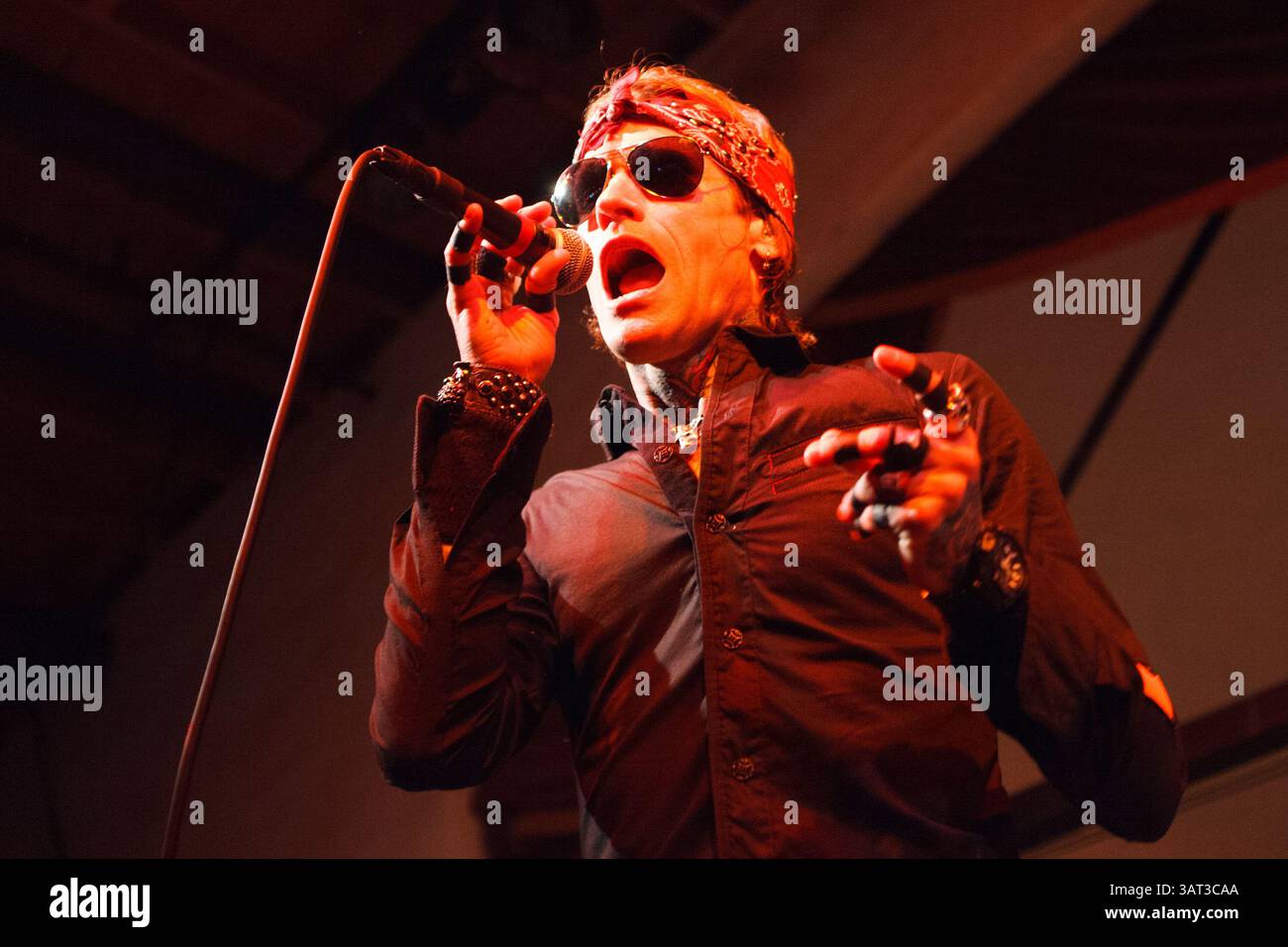 4 septembre 2013 - Tulsa, Oklahoma, U. S - le chanteur JOSH TODD du groupe de rock américain Buckcherry se produit au Cain's Ballroom le 04 septembre 2013 à Tulsa, Oklahoma. (Crédit image : © Kevin Pyle/ZUMAPRESS.com) Banque D'Images