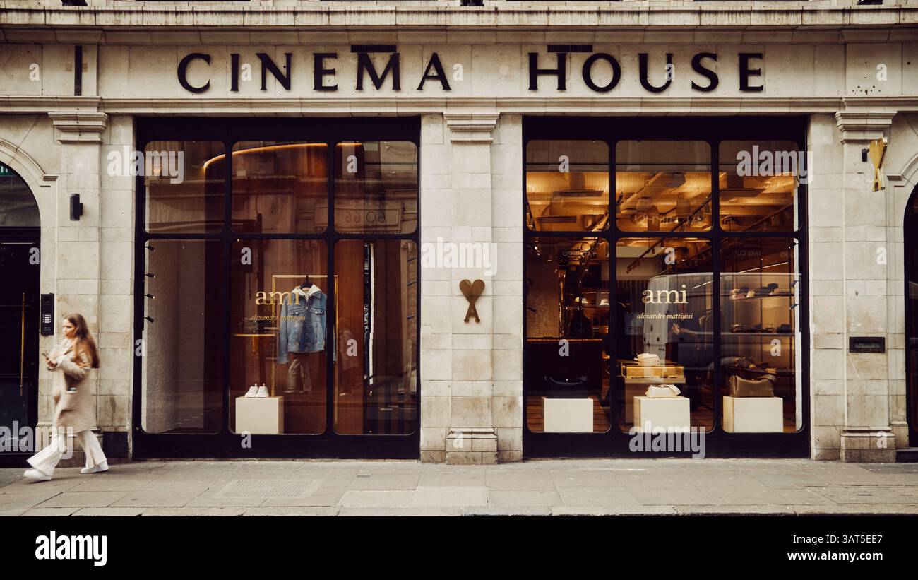 Londres, Royaume-Uni - 25 mars 2025 : extérieur du magasin de mode ami Paris à l'intérieur du bâtiment Cinema House, photographié à Soho. Banque D'Images