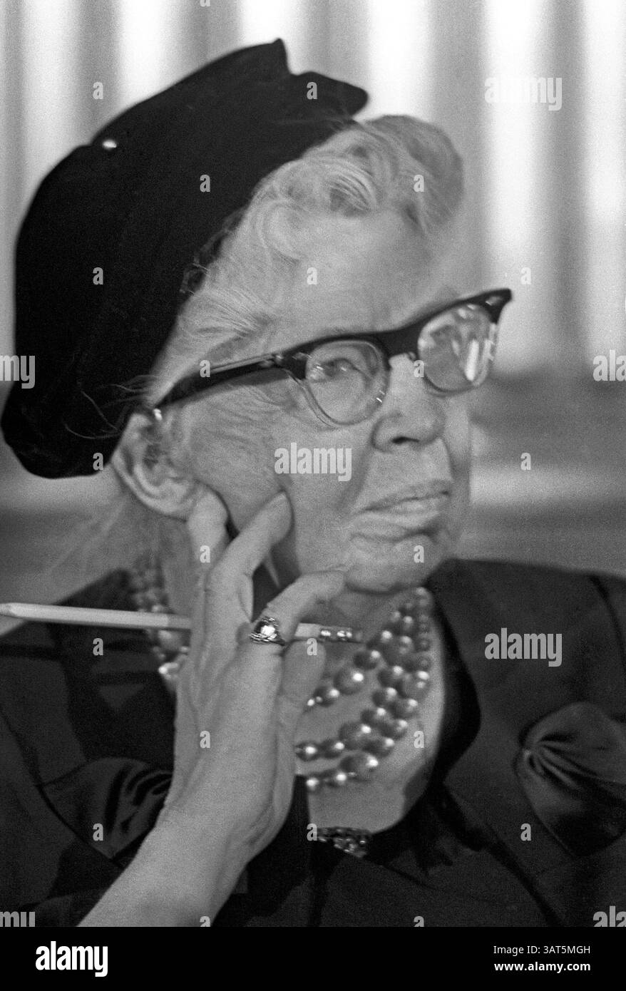 21 août 2013 - Washington, District de Columbia, U. S - L'ancienne première dame Eleanor Roosevelt, épouse de l'ancien président des États-Unis Franklin Delano Roosevelt, photographiée à Washington, DC le 9 janvier 1962. (Crédit image : © Prensa Internacional/ZUMAPRESS.com) Banque D'Images