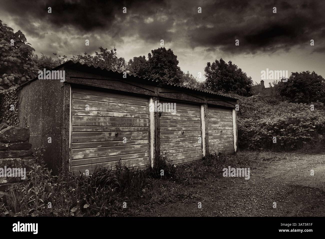 23 juin 2013 - Clitheroe, Lancashire, Royaume-Uni - trois garages des années 1940 à Chipping Lancashire, Royaume-Uni. (Crédit image : © Duncan Sykora/ZUMAPRESS.com) Banque D'Images