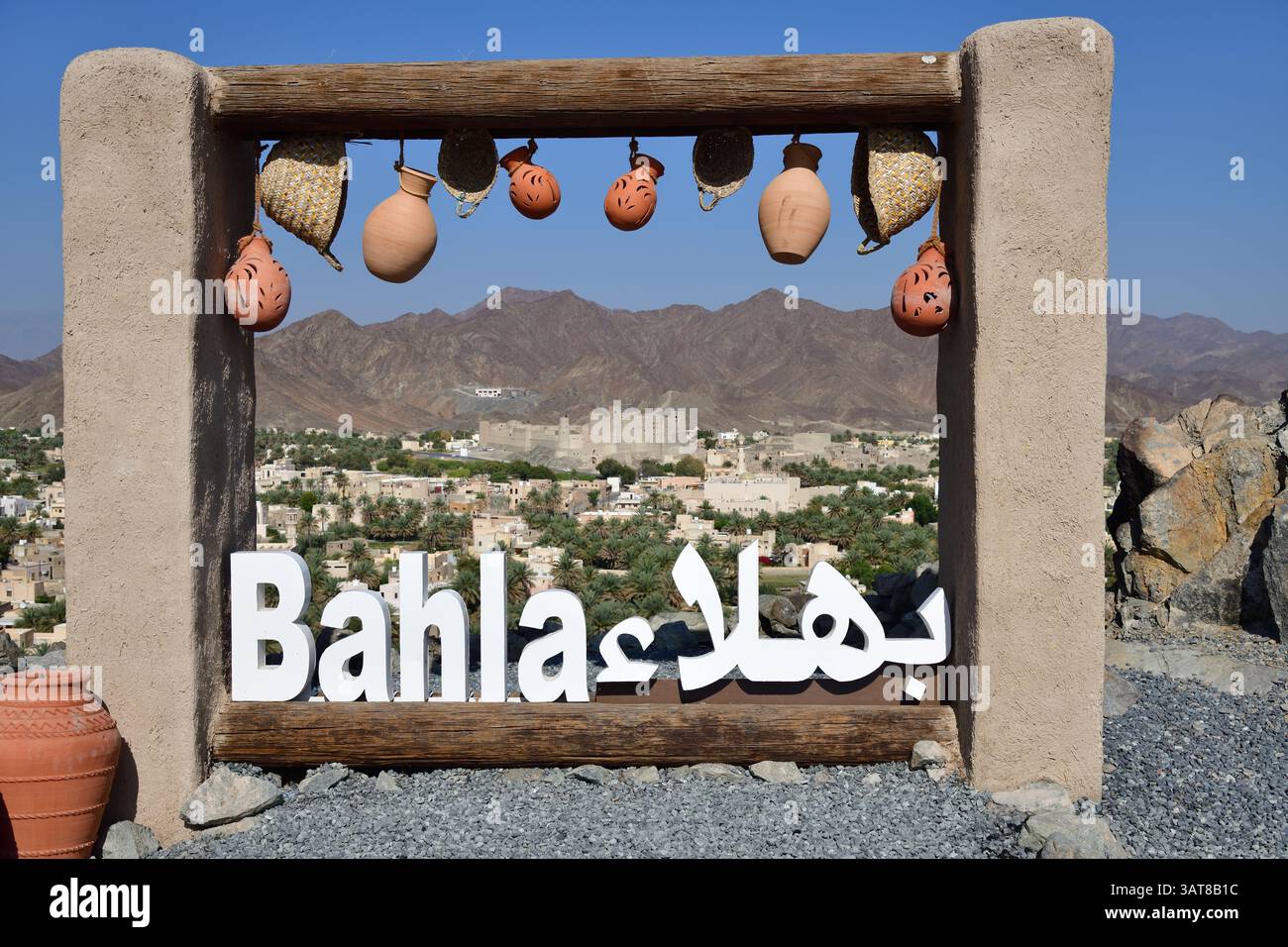 Point de vue Bahla, Oman. Bahla abrite l'une des plus anciennes forteresses du pays, le Fort Bahla du XIIIe siècle, classé au patrimoine mondial de l'UNESCO Banque D'Images