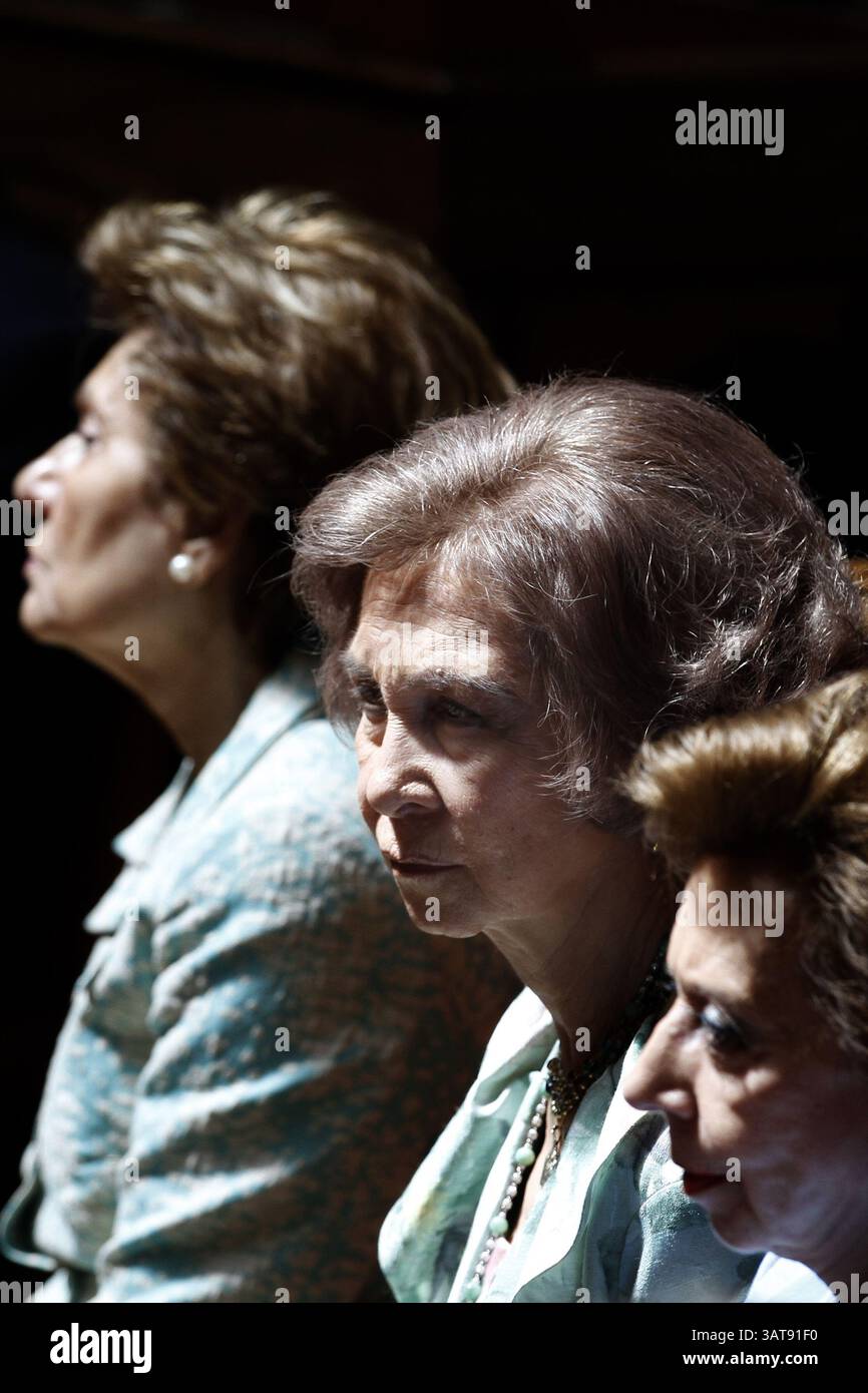 24 mai 2013 - Lisbonne, Portugal - la reine espagnole Sofia (au centre) et la présidente portugaise Maria Cavaco Silva (à gauche) au Parlement portugais à Lisbonne sur une conférence sur les enfants disparus et sexuellement exploités. (Crédit image : © Pedro Nunes/ZUMAPRESS.com) Banque D'Images