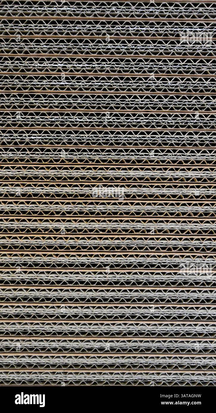 Carton double paroi dans l'industrie de l'emballage – fond carton ondulé – boîte d'emballage. Banque D'Images