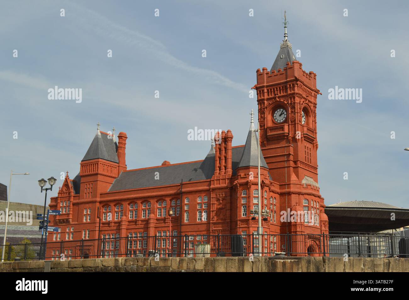 Le Pierhead Building, dans la baie de Cardiff, au pays de Galles, est une merveille architecturale Banque D'Images