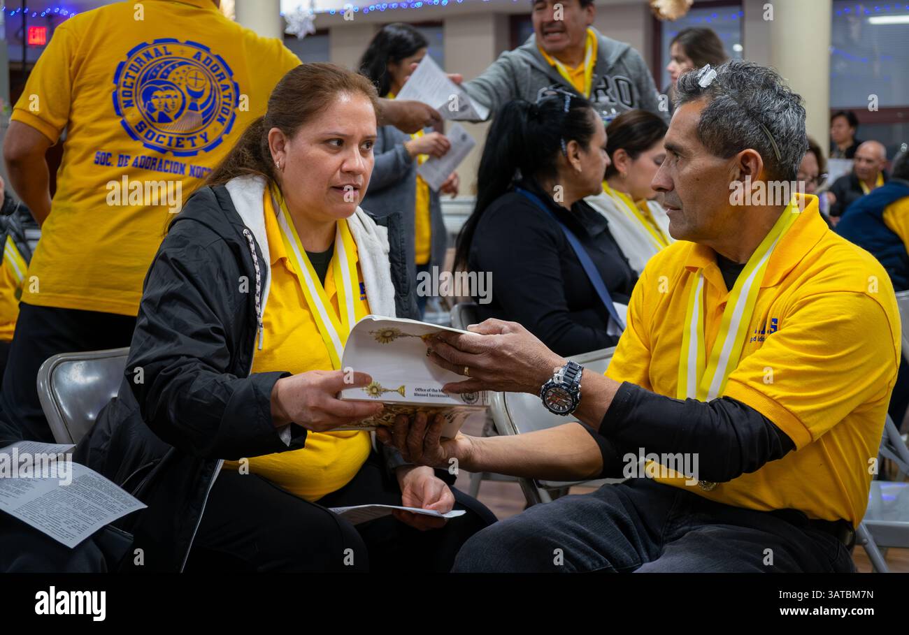 Adoration eucharistique organisée par la Sociedad de Adoración Nocturna (Société d'Adoration nocturne). Banque D'Images