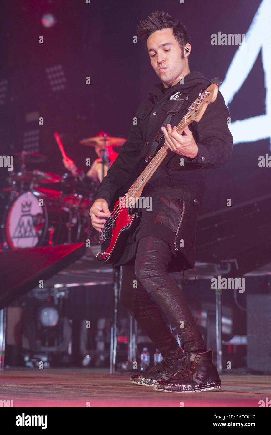 10 septembre 2013 - Fairfax, Virginie, U. S - le bassiste PETE WENTZ de Fall Out Boy joue au Patriot Center de Fairfax, en Virginie (crédit image : © Daniel DeSlover/ZUMAPRESS.com) Banque D'Images