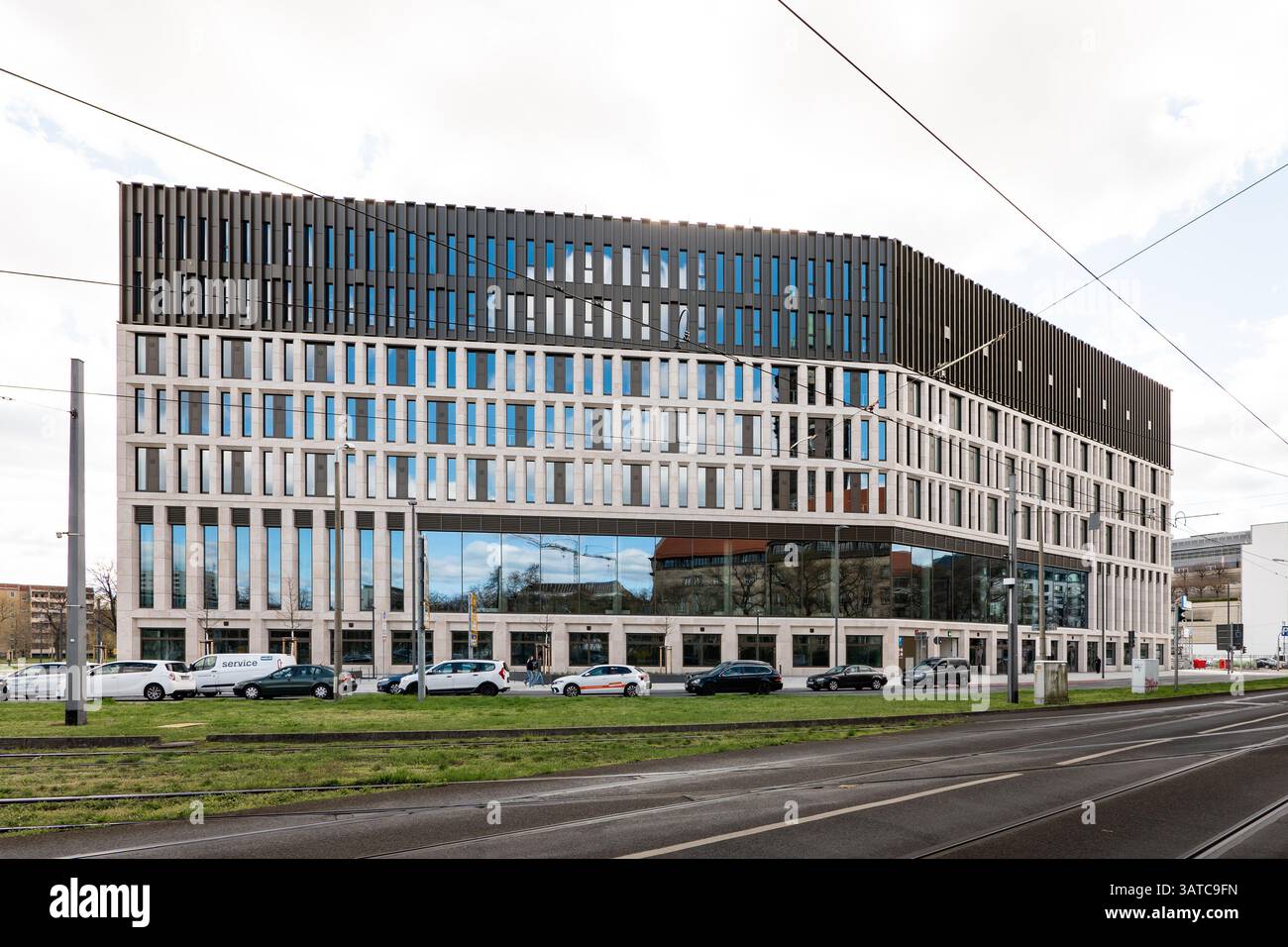 Nouveau bâtiment du siège social de la ville de Dresde 'Verwaltungszentrum' (centre administratif). Architecture moderne à la Ferdinandplatz en Saxe. Banque D'Images